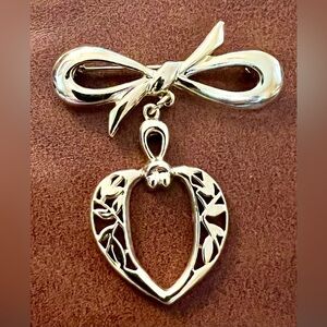 Vintage Elegant Gold-Tone Bow and Heart Brooch